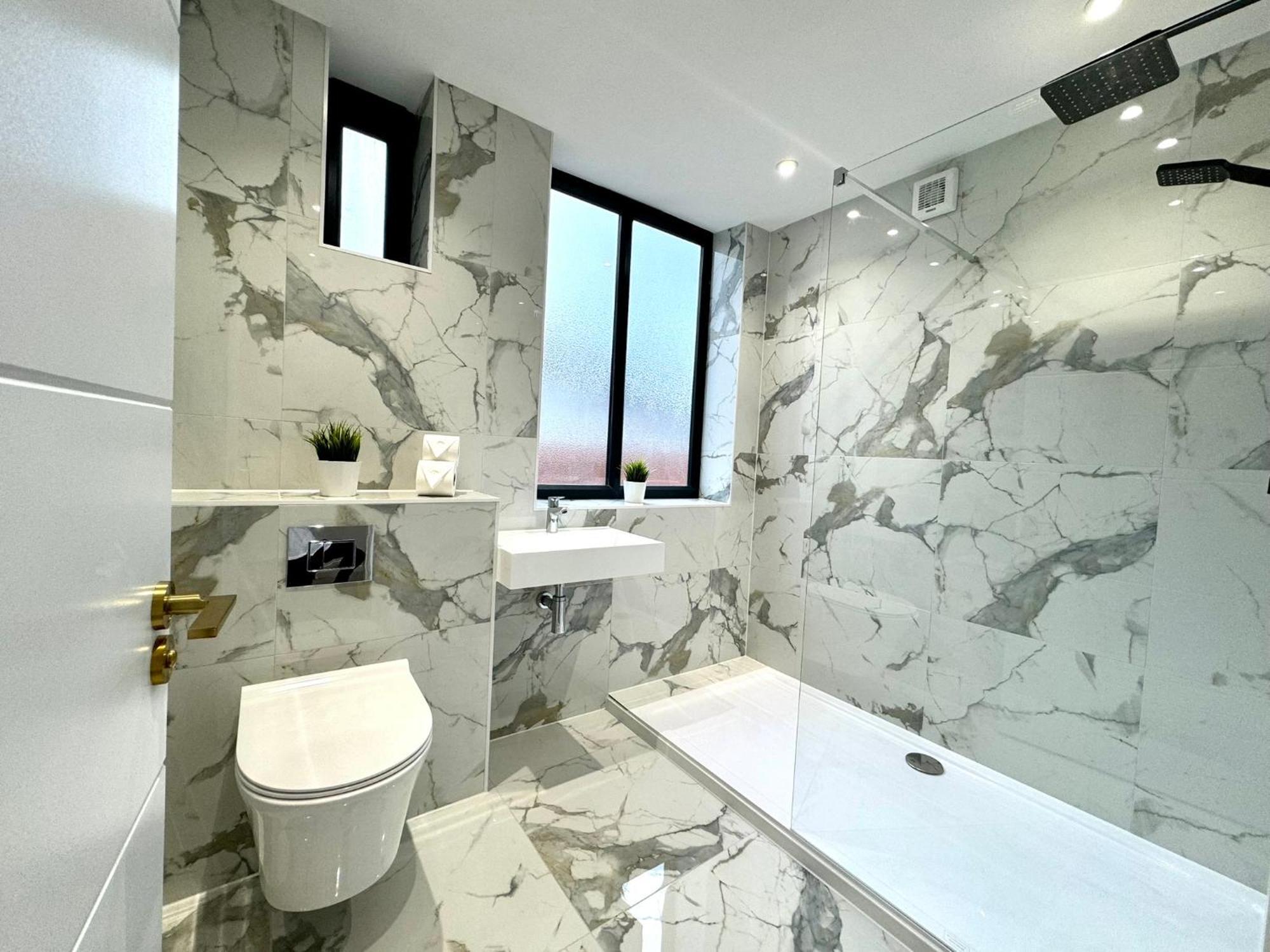 Amazing Large 3 Bedroom Apartment - Sleeps 8! Bournemouth Exterior foto